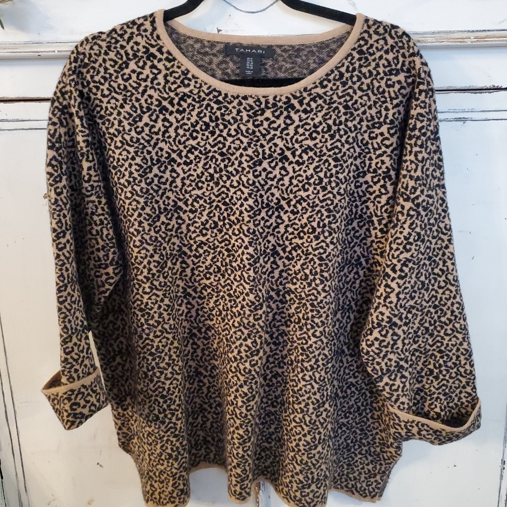 Quality Tahari Leopard Print Sweater